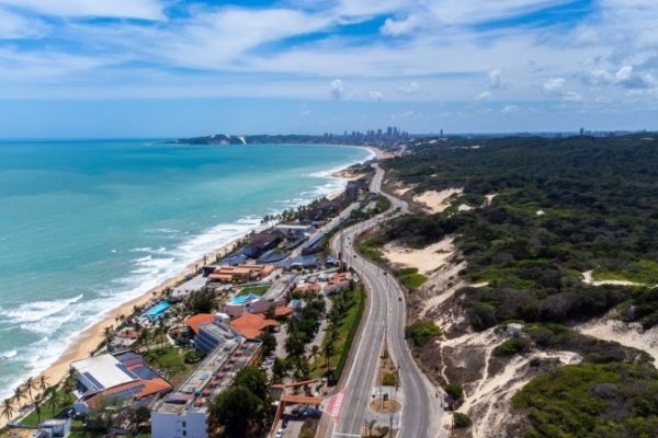 Terrenos da Datanorte na orla de Natal aguardam desfecho judicial para receber novos hotéis e equipamentos. Foto: Demis Roussos