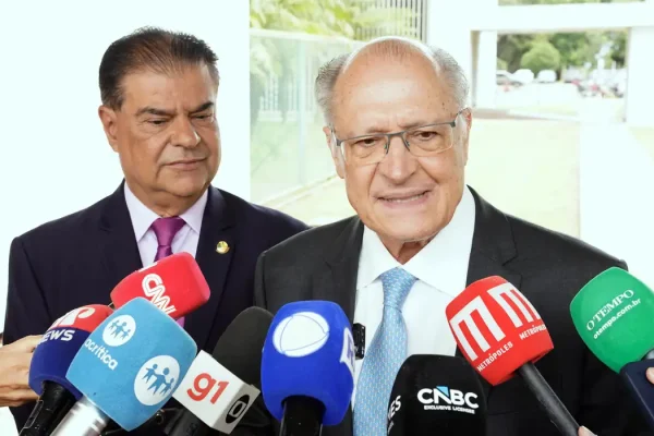 Alckmin diz que governo conta com apoio do chanceler alemão Friedrich Merz para aplicar termos comerciais antes de decisão judicial.Foto: Cadu Gomes/VPR