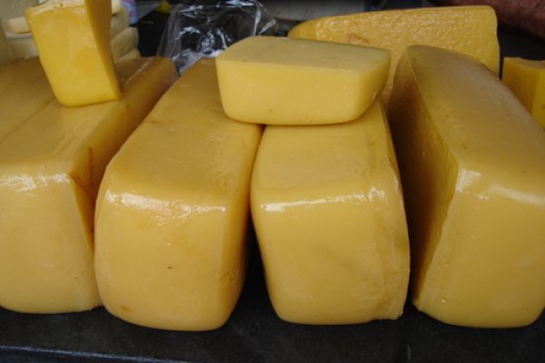 O tradicional queijo de manteiga. Foto: Divulgação
