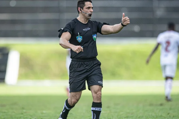 Equipes de arbitragem foram confirmadas pela FNF para os duelos decisivos desta quarta-feira.
Foto: Raphael Oliveira/Laguna SAF