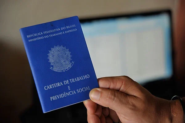 Com taxa de desocupação em queda, rendimento médio do brasileiro atinge o maior patamar da série histórica do IBGE.
Foto: Alberto Leandro