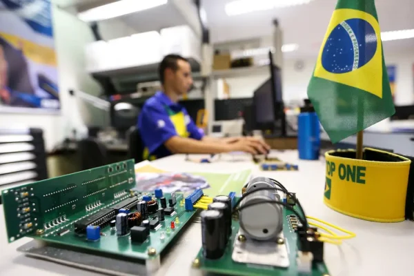 Expansão do ensino técnico no Brasil busca aproximar estudantes das demandas reais do mercado de trabalho.
Foto: Marcelo Camargo/Agência Brasil