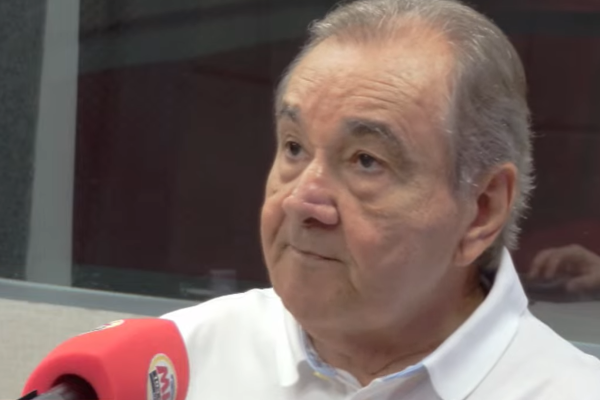 José Agripino Maia durante entrevista sobre os desafios fiscais e o tabuleiro político potiguar para 2026.
Foto: Reprodução/YouTube