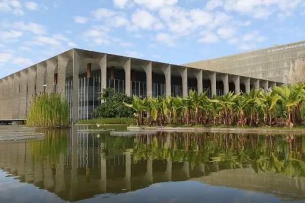 Sede do Ministério das Relações Exteriores, em Brasília, responsável pela emissão do alerta consular para brasileiros no exterior.
Foto: Fábio Rodrigues Pozzebom/Agência Brasil