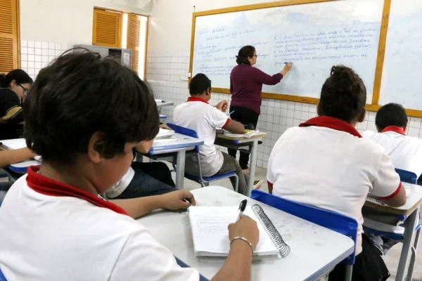 Estudantes da rede estadual do Rio Grande do Norte em atividade escolar; modalidade de tempo integral cresceu 11,4 pontos percentuais no estado desde 2021. Foto: Assessoria de Comunicação – Seec RN